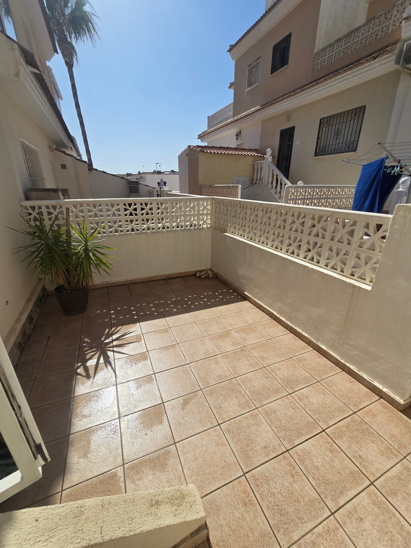 Private side patio