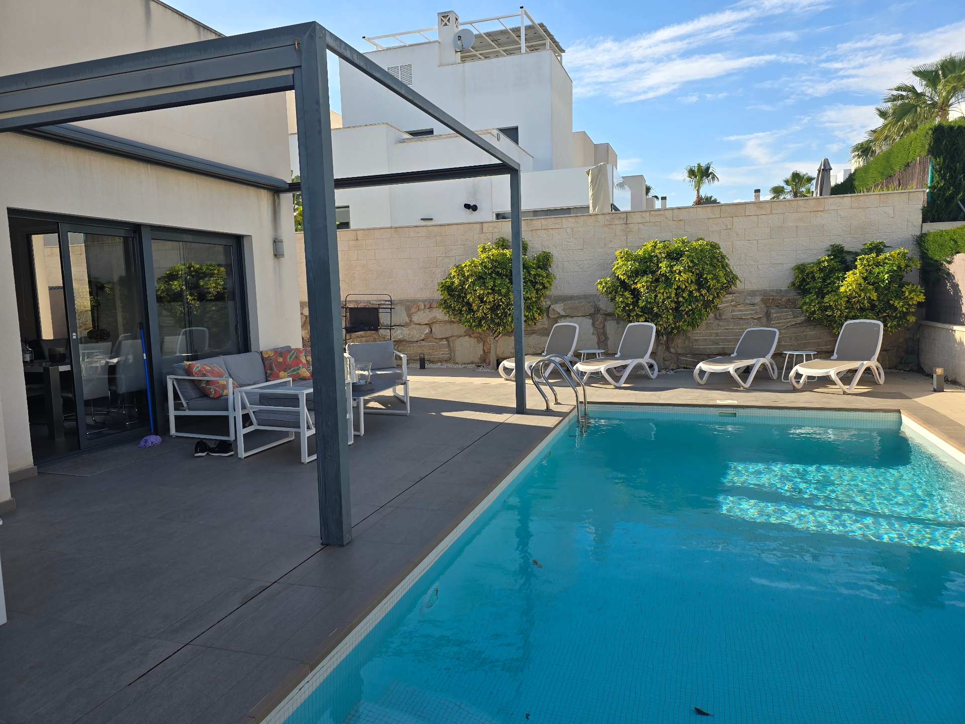 Private pool & sun deck